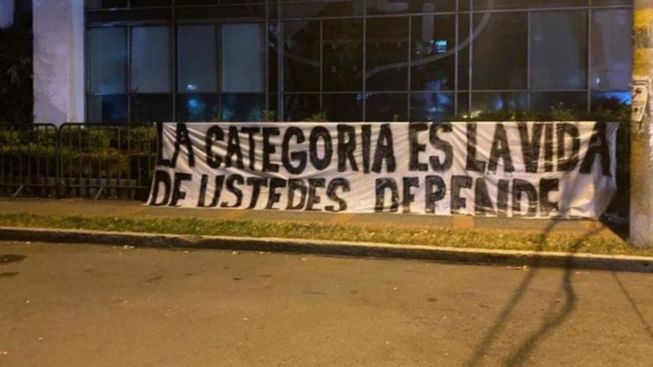 Pancarta amenazante contra el Deportivo Cali