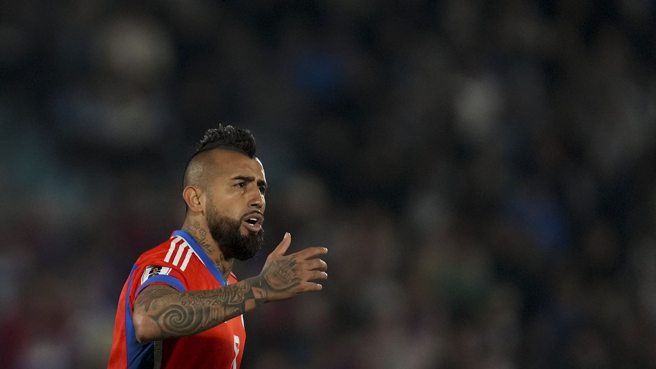Chile's Arturo Vidal celebrates scoring his side's first goal against Uruguay during a qualifying soccer match for the FIFA World Cup 2026 at Centenario stadium in Montevideo, Uruguay, Friday Sept. 8, 2023.(AP Photo/Matilde Campodonico)