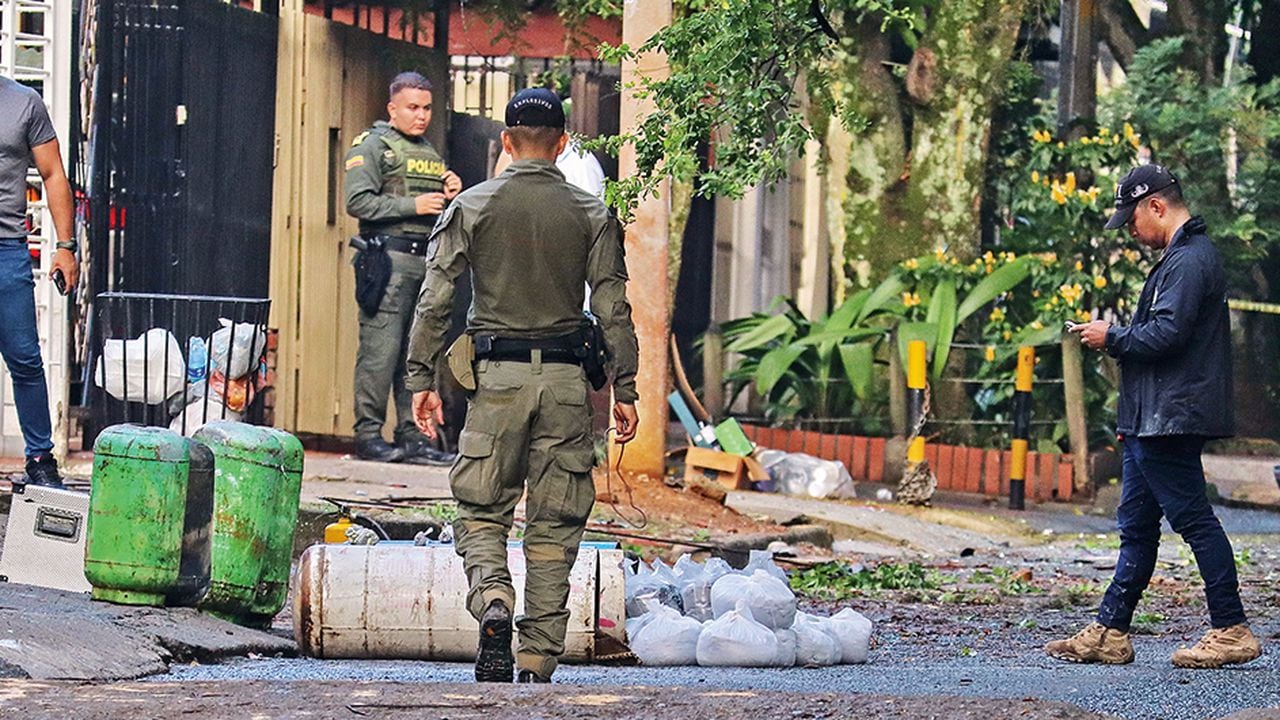   Entre jueves y viernes se presentaron cuatro atentados terroristas de las estructuras de las Farc contra la fuerza pública en Cali, el Cauca y el sur de Nariño. 