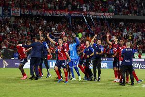 Jugadores del Medellín celebran luego de ganar su segundo partido en los cuadrangulares de la Liga Betplay
