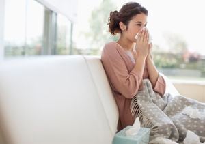 Algunas infusiones pueden ayudar a mejorar lo síntomas de un resfriado común.