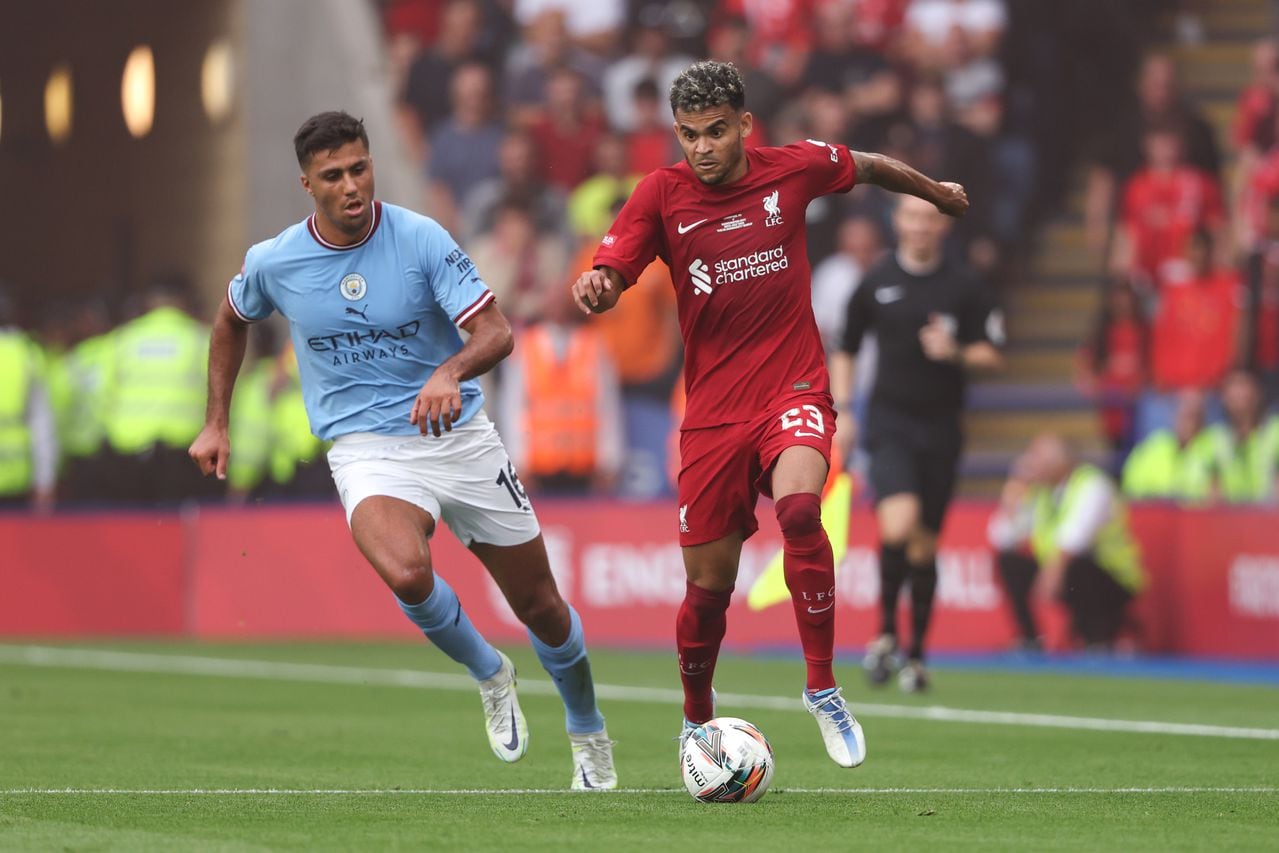 LEICESTER, ENGLAND - JULY 30: Luis Diaz of Liverpool during The FA Community Shield match between Liverpool and Manchester City at The King Power Stadium on July 30, 2022 in Leicester, England. (Photo by Matthew Ashton - AMA/Getty Images)