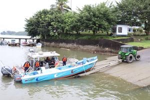 Interceptan embarcación extranjera que adelantaba labores de pesca ilegal en el pacífico centro.