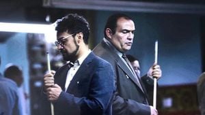 Julián Román junto a Enrique Carriazo en la producción  ‘Colmenares, historia de un crimen’, que se estrenó en Netflix el pasado primero de mayo.