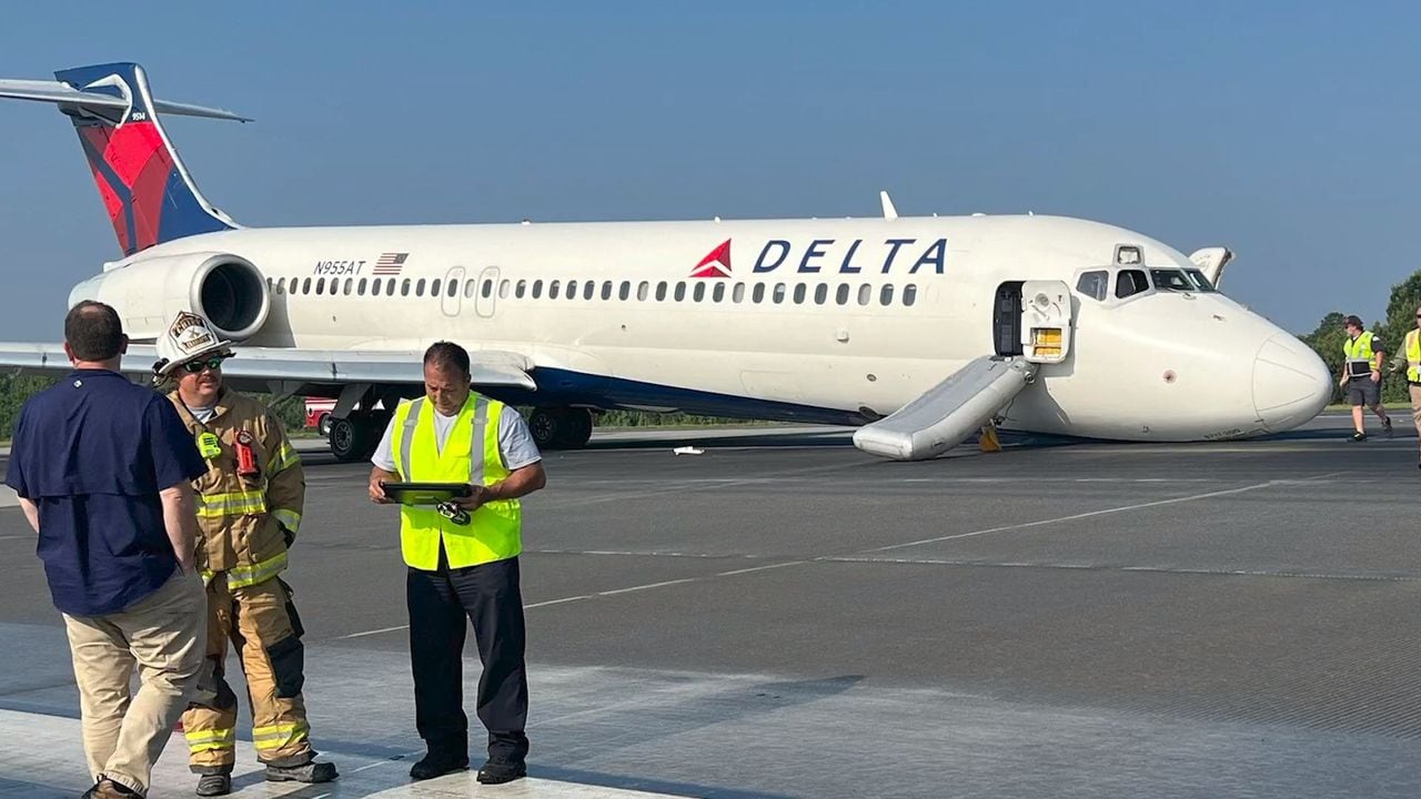 Un vuelo de la aerolínea Delta tuvo que aterrizar de emergencia luego de que no se desplegara el tren para esa función.