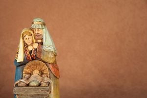 María José y el niño Jesús: la sagrada familia.