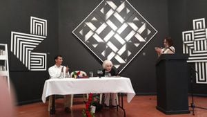 En medio de las celebraciones por los 43 años del Museo Rayo, de Roldanillo, su directora, la poeta y académica Águeda Pizarro fue homenajeada ayer, a las 10:00 a.m., con una Moción de Reconocimiento por parte de la  representante a la cámara Marelen Castillo Torres.