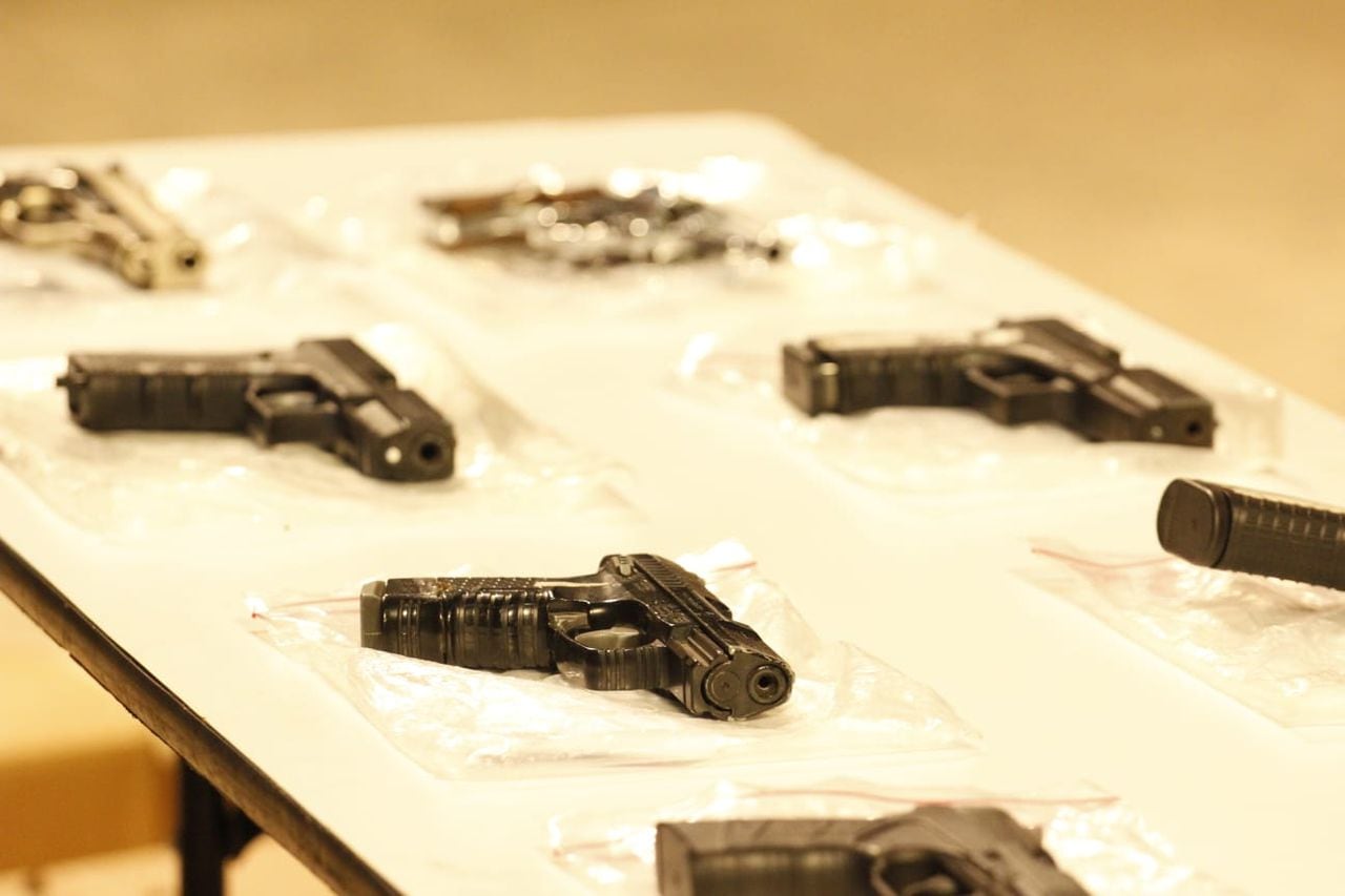 Varias armas de fuego y algunas traumáticas fueron incautadas durante los operativos en la Comuna 15 de Cali.
