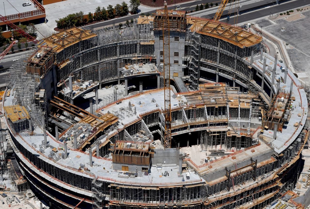 Una vista aérea muestra la Esfera MSG de USD 1.66 mil millones en The Venetian, donde los trabajos de construcción se detuvieron debido a la pandemia del coronavirus (COVID-19) el 21 de mayo de 2020 en Las Vegas
