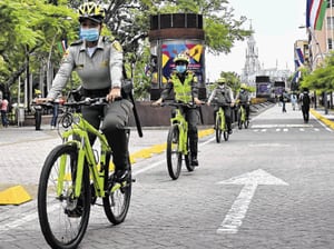 Atendiendo el llamado de la comunidad del Bulevar del Río, la Policía  Metropolitana de Cali dispuso uniformados de Policía de Turismo en bicicleta  y Carabineros que patrullarán el sector.