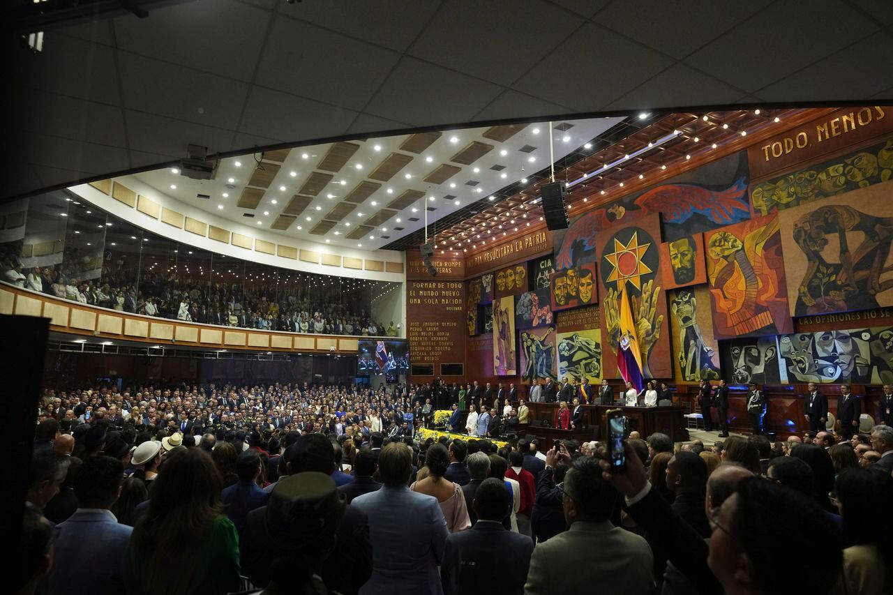 Cuando la ceremonia estaba en proceso arribó a la Asamblea el presidente de Colombia, Gustavo Petro, el único mandatario que estuvo presente, y se unió a los vicepresidentes de Brasil y de Honduras, entre otros invitados internacionales de menor jerarquía.