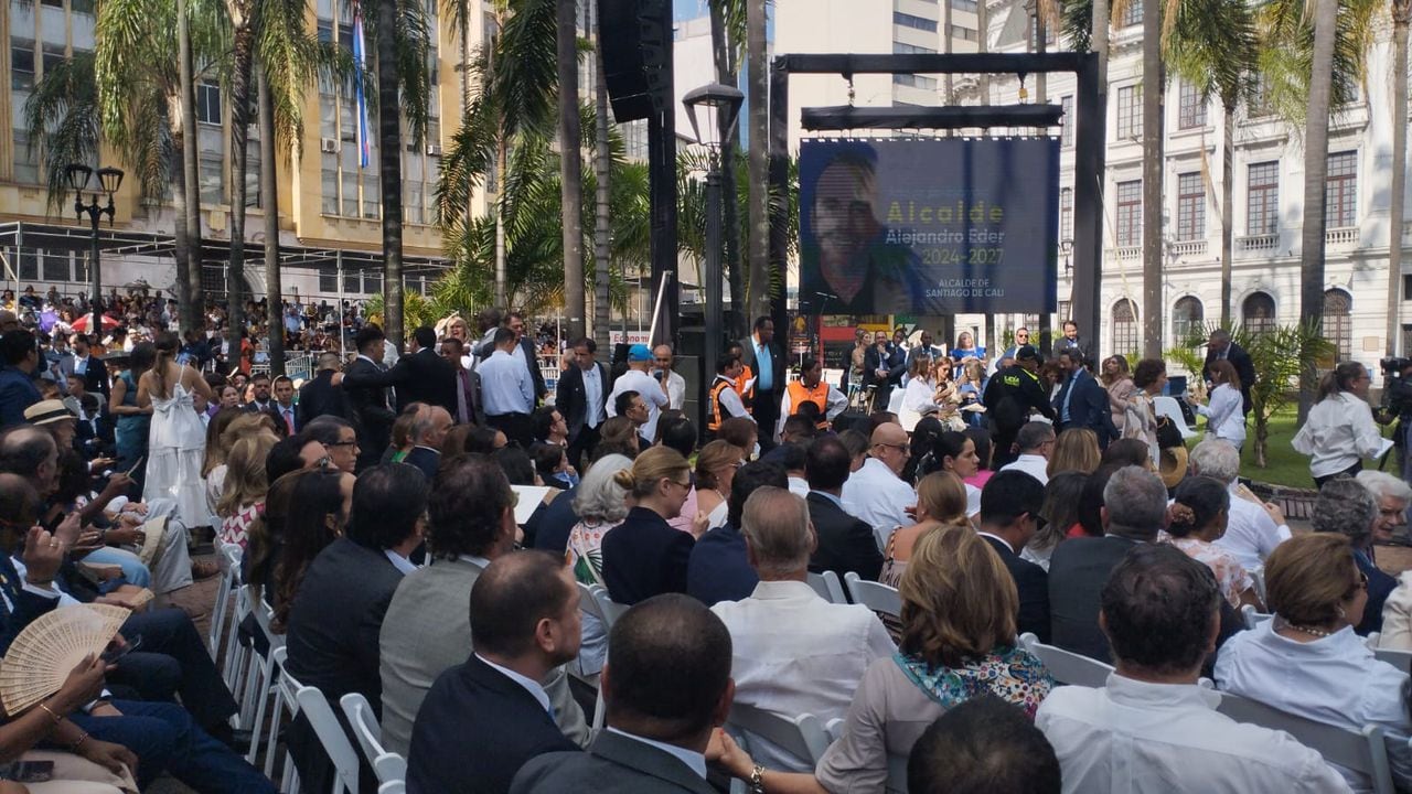 Se llena la Plaza de Cayzedo para el acto de posesión de Alejandro Eder como nuevo alcalde de Cali.
