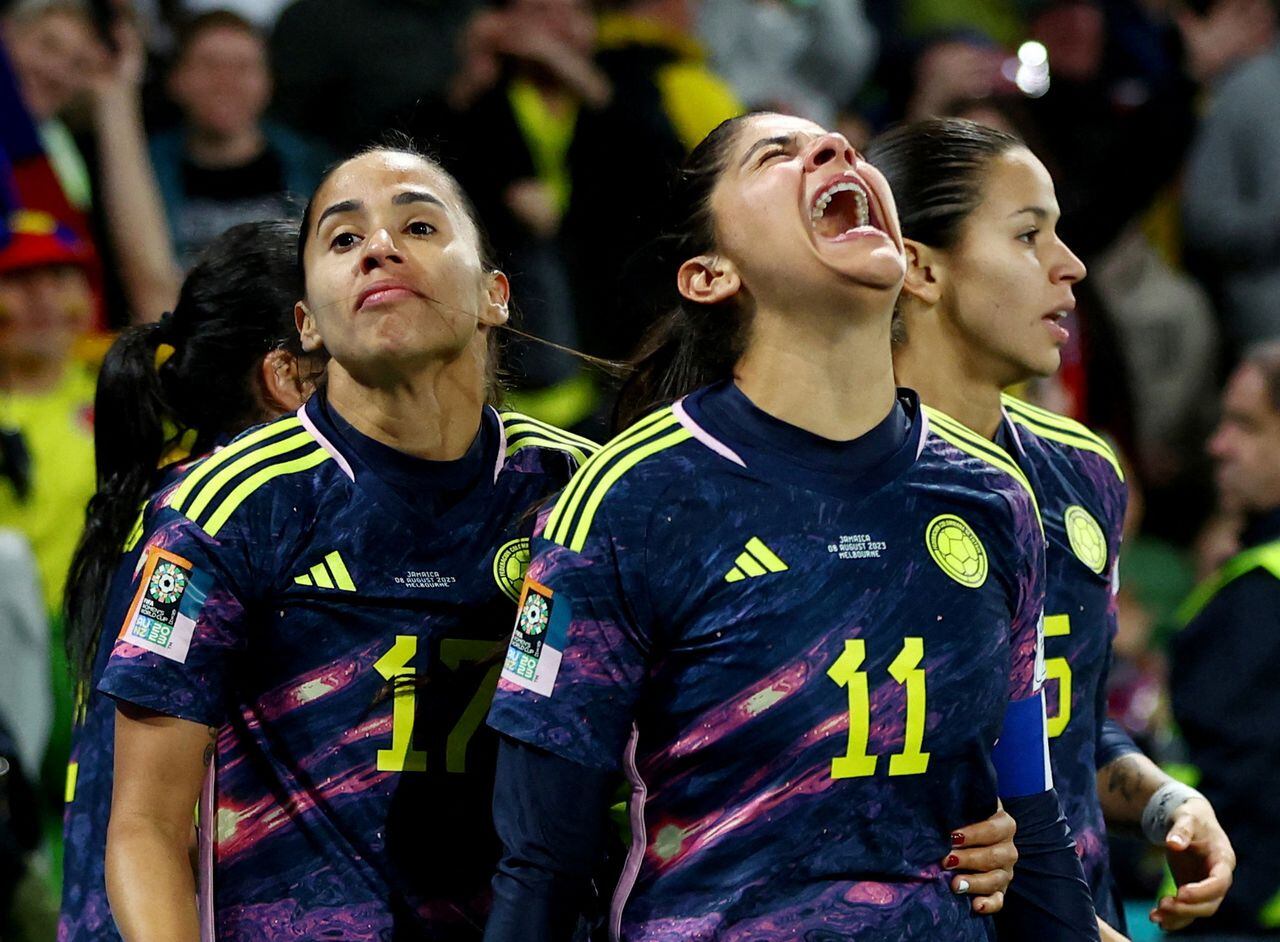 Soccer Football - FIFA Women’s World Cup Australia and New Zealand 2023 - Round of 16 - Colombia v Jamaica - Melbourne Rectangular Stadium, Melbourne, Australia - August 8, 2023 Colombia's Catalina Usme celebrates scoring their first goal with Carolina Arias and Lorena Bedoya Durango REUTERS/Hannah Mckay     TPX IMAGES OF THE DAY