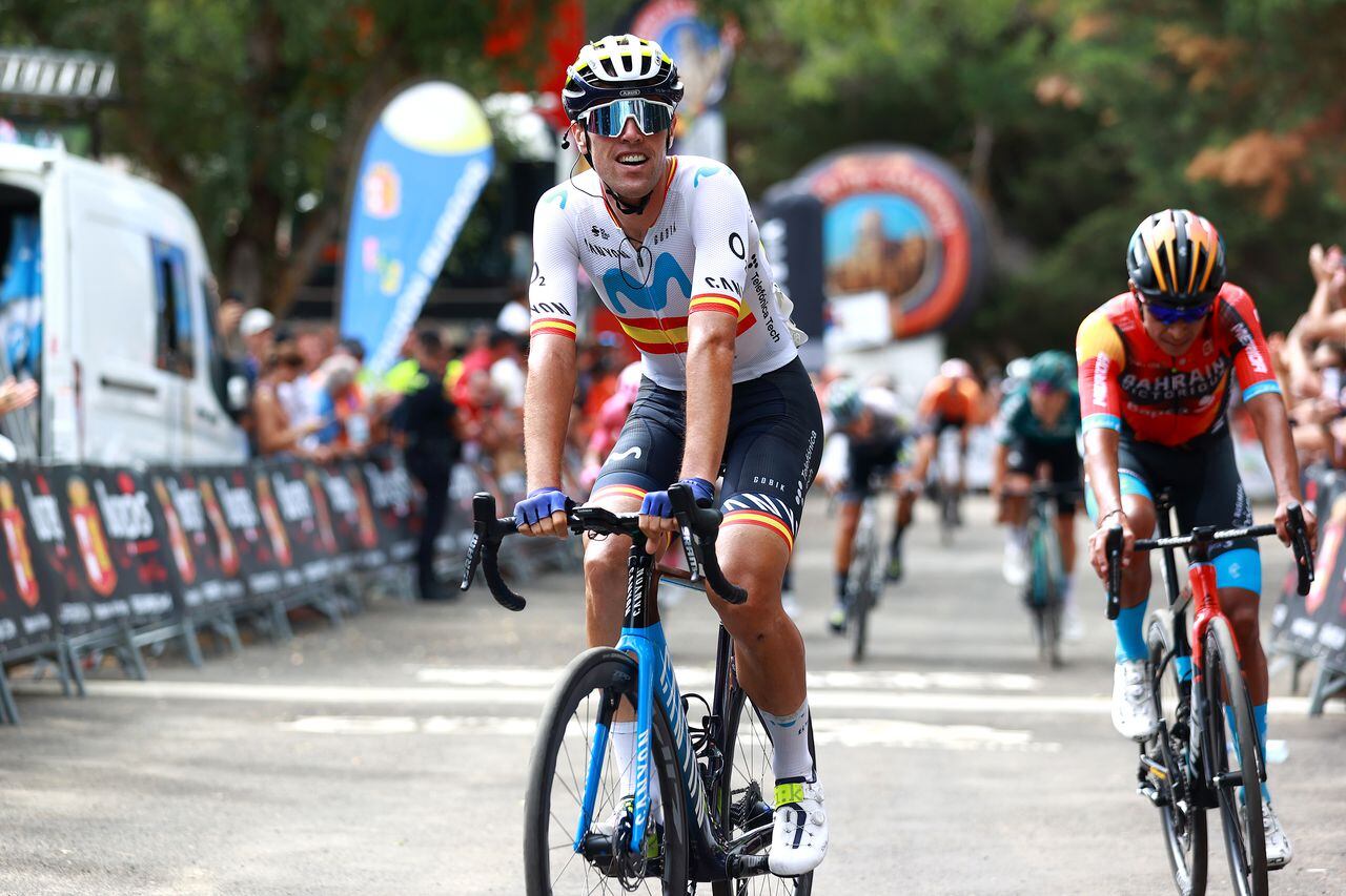 Oier Lazkano superando a Santiago Buitrago al final de la etapa 4 de la Vuelta a Burgos 2023