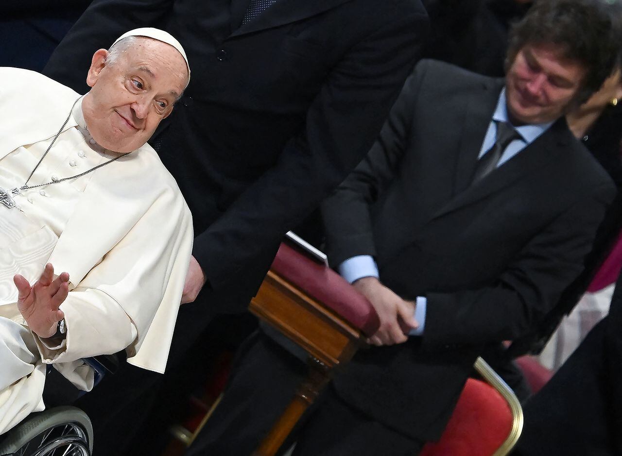 El presidente de Argentina, Javier Milei, y el Papa Francisco tuvieron un emotivo encuentro en el Vaticano.