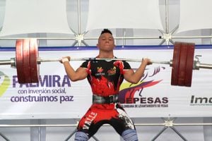 Luis Javier Mosquera tuvo un gran viernes en el Campeonato Nacional de Pesas.