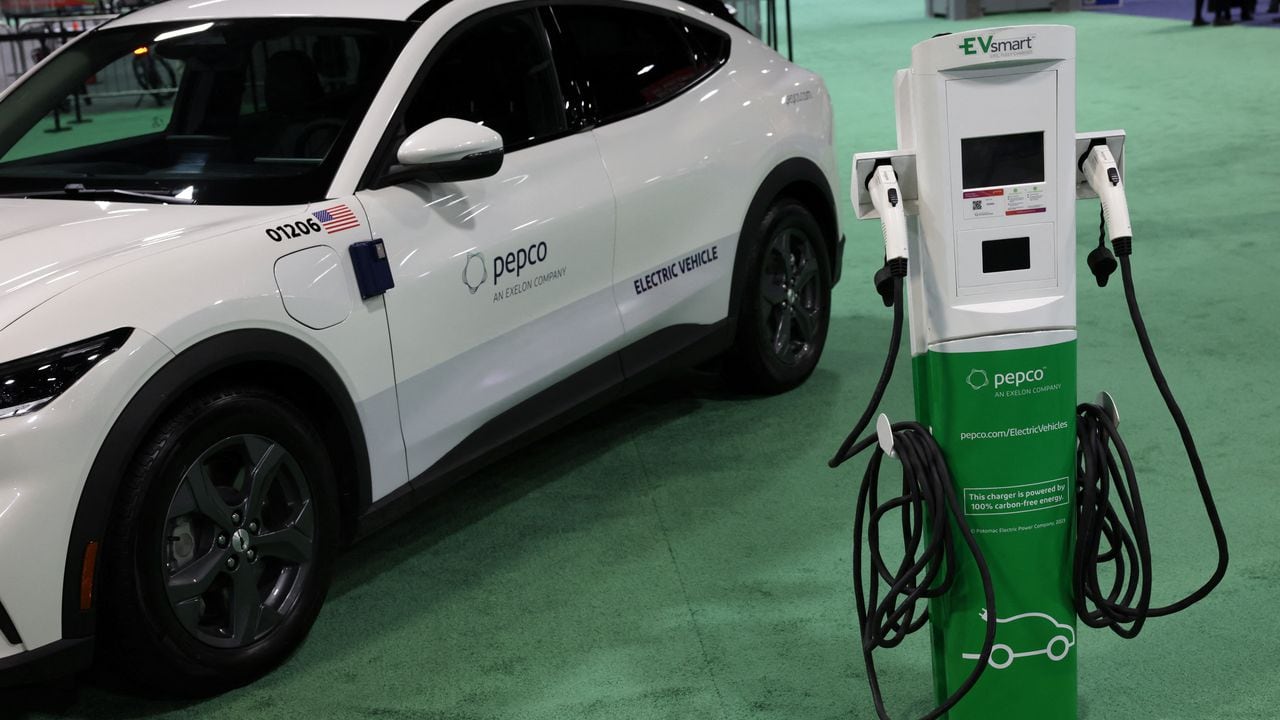 Se espera que en 2023 los carros eléctricos sean el 40% de los vehículos comercializados en China.