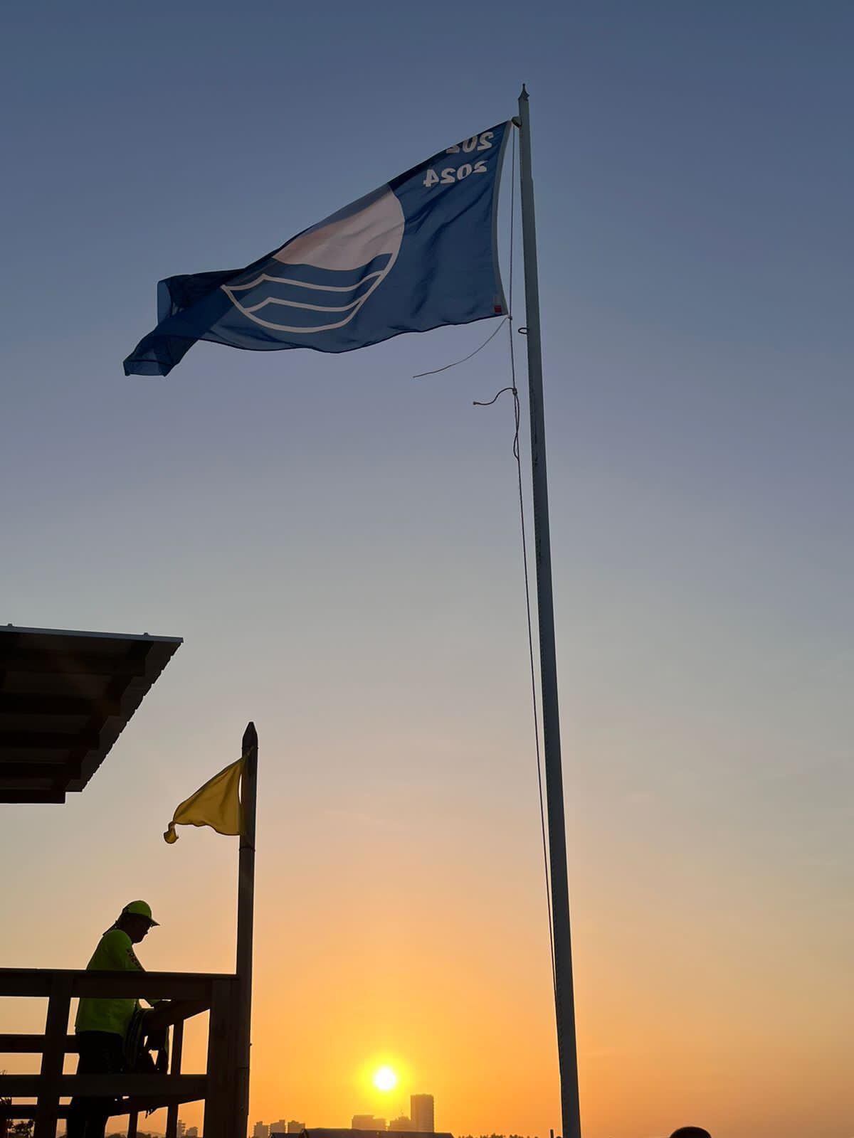El galardón Blue Flag certifica a las playas en criterios como calidad del agua, seguridad y servicios marino costeros.