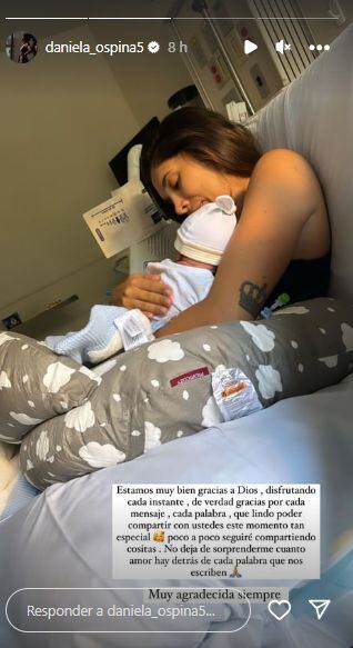 Daniela Ospina con su hijo Lorenzo, quien nació en las últimas horas y así lo compartió la empresaria en sus redes sociales.