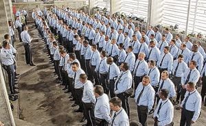 En 1973 en cuerpo de agente de Tránsito de Cali arrancó con 24 guardas, actualmente son 576, la mayoría cumpliendo labores en las vías.