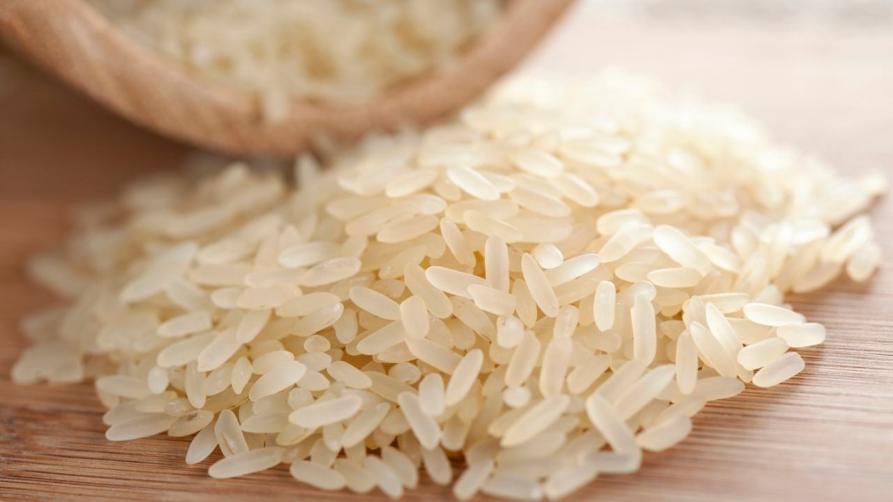 Con la creencia en la capacidad del arroz para atraer energía positiva, muchas personas están incorporando este antiguo ritual en sus prácticas diarias en abril de 2024.