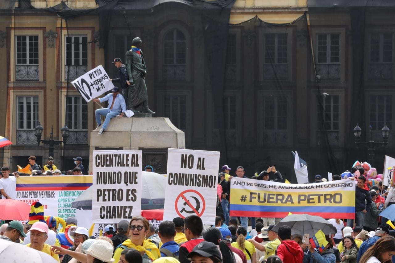Marchas en contra del Gobierno del Presidente Gustavo Petro  Plaza de Bolívar