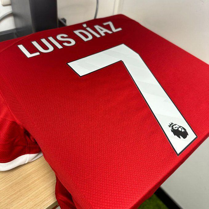 Así luce el nuevo dorsal de Luis Díaz en la camiseta de Liverpool