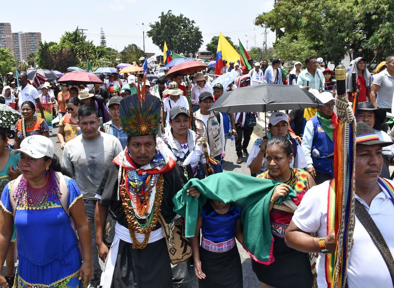 Cali: Marcha de la minga indígena desde la Universidad del Valle hasta Puerto resistencia al oriente de  Cali.