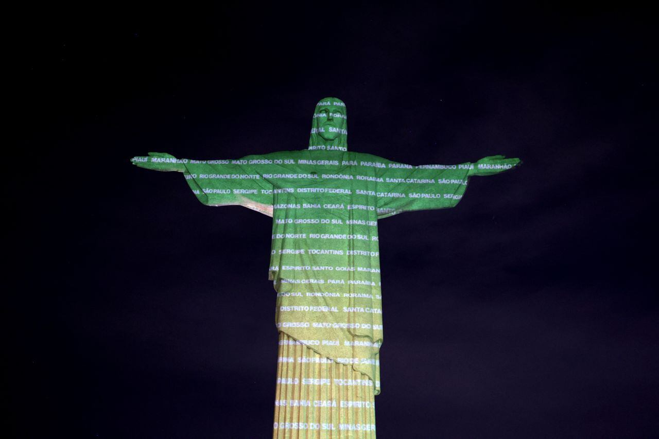 Una imagen proyectada sobre el Cristo Redentor da la bienvenida a la cantante estadounidense Taylor Swift en Río de Janeiro, Brasil, el 16 de noviembre de 2023.