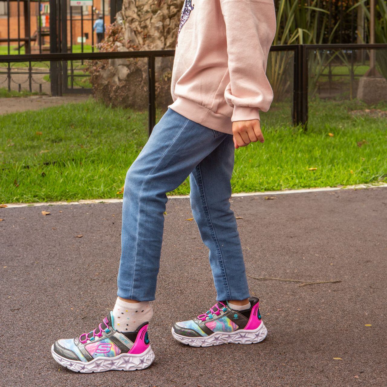 Zapatos que son fáciles de poner y con  gran confort para los niños.