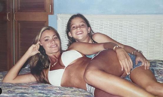 Paulina Dávila con Sofía Vergara hace mucho tiempo en Santa Marta. Instagram: paulinada_