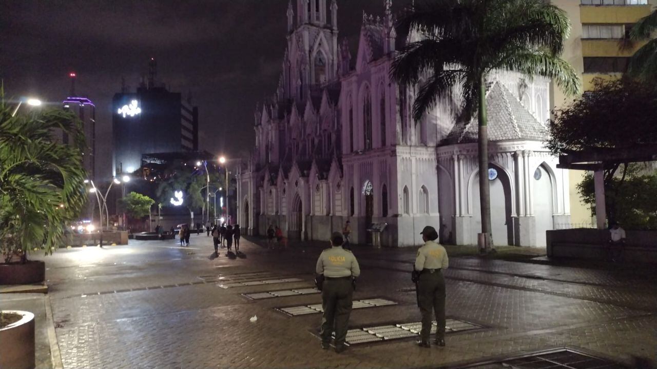 Los comerciantes ubicados en inmediaciones de la iglesia La Ermita se quejan de la poca presencia de la Policía en esta zona. Foto Especial para El País