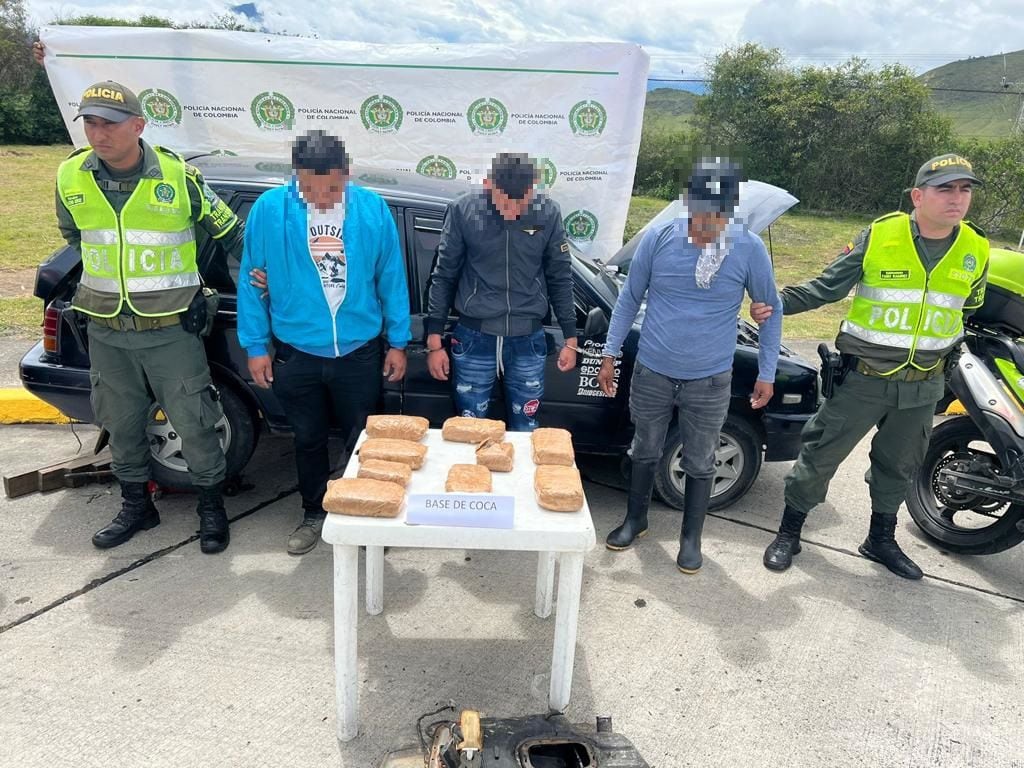 En la vía Pasto-Popayán fueron capturadas tres personas que llevaban más de ocho kilos de base de coca.