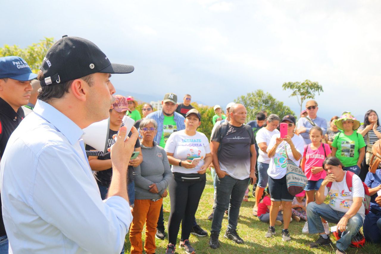 El alcalde Alejandro Eder le pidió a la comunidad expresar sus necesidades desde el respeto.