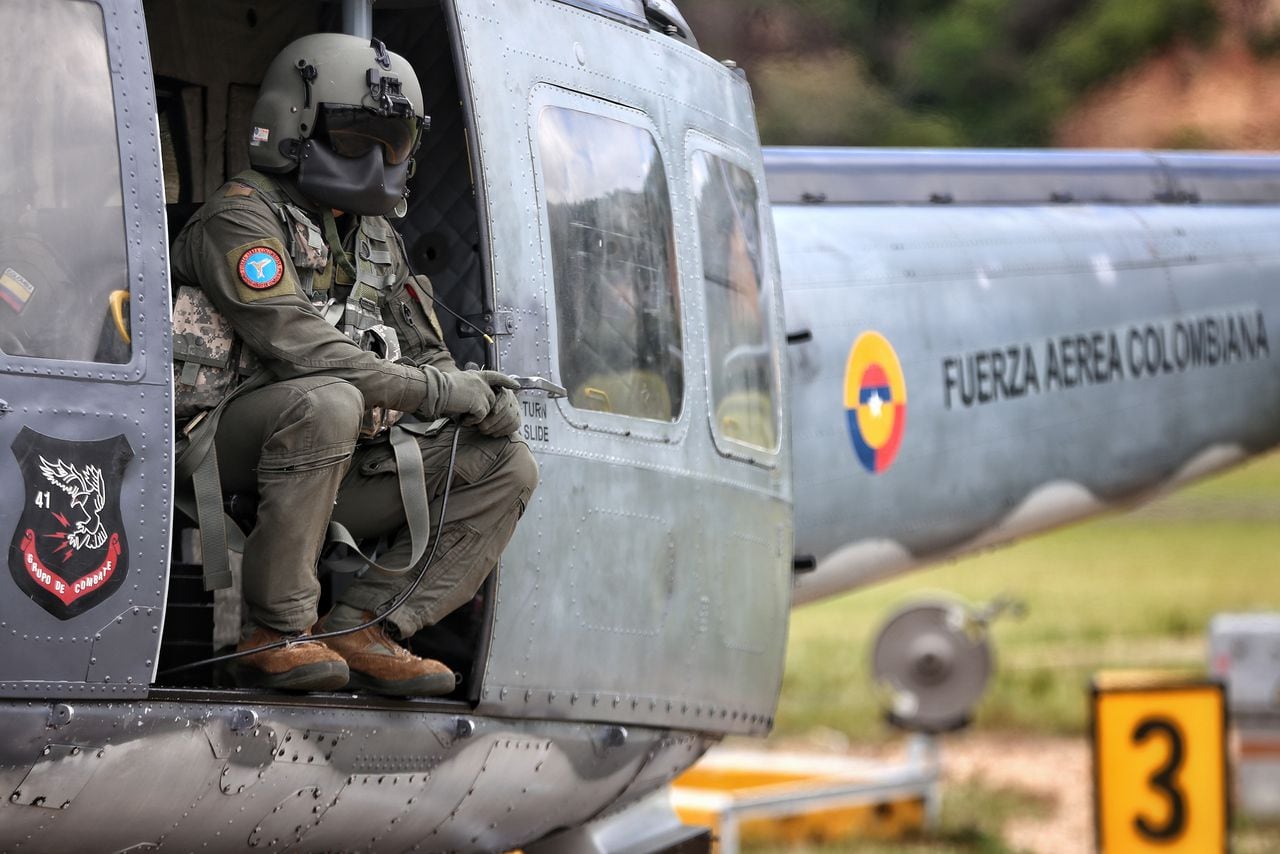 Fuerza Aérea Colombiana apoya la búsqueda de los desparecidos.