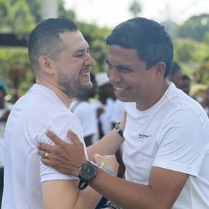 Julián Jaramillo y Deninson Mendoza durante evento de Independientes en la Plazoleta Jairo Varela