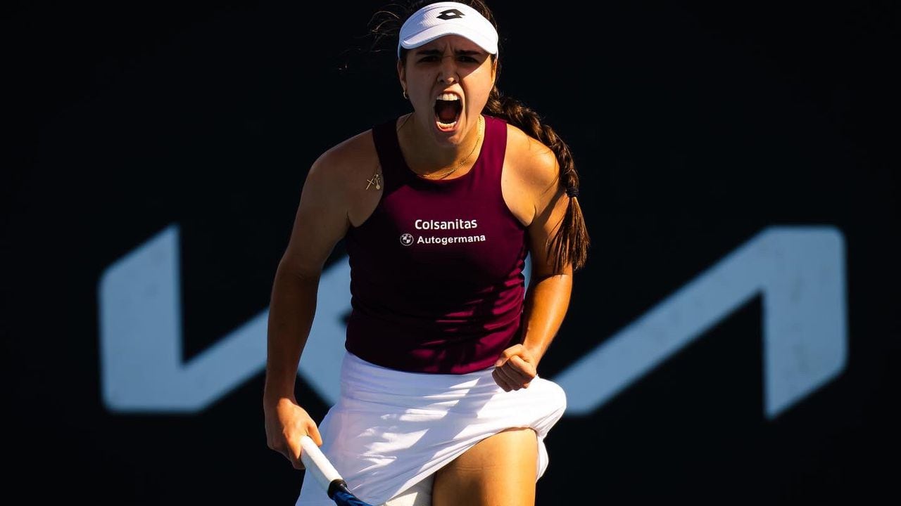 María Camila Osorio, tenista colombiana, celebra su victoria en la primera ronda del Australian Open 2023.
