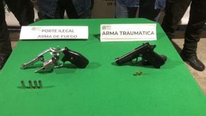 Armas incautadas durante el operativo.