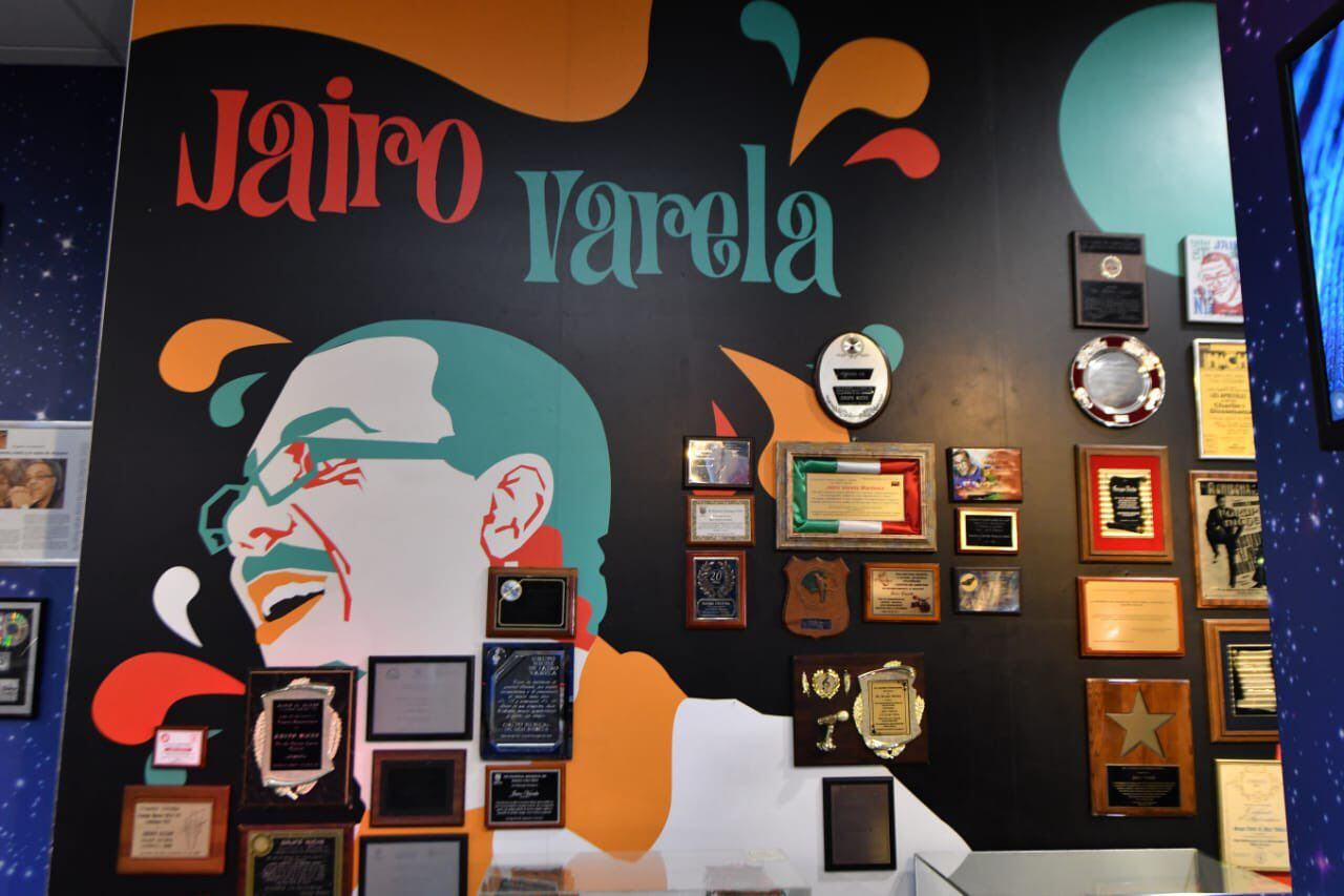 El Museo, ubicado en el segundo piso de la Plazoleta Jairo Varela, se puede visitar de martes a domingo entre las 10:00 a.m. y las 6:00 p.m.