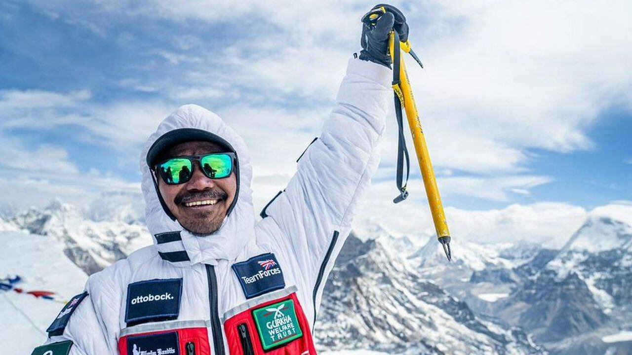 Durante muchos años, Hari Budha Magar no pudo intentar el ascenso al Everest por la ley nepalí que impedía practicar el alpinismo a las personas doblemente amputadas de piernas, así como a los ciegos.