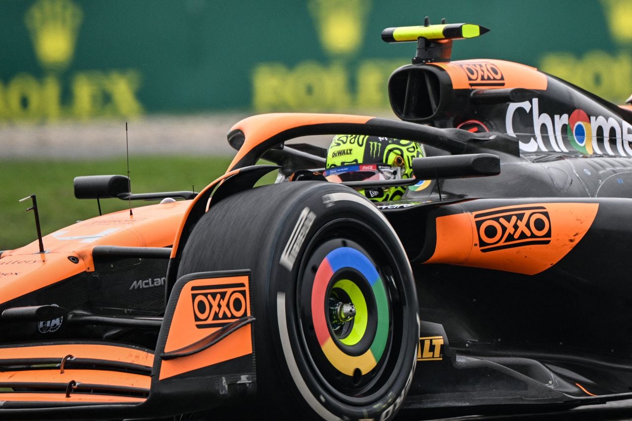 El piloto británico de McLaren, Lando Norris, conduce durante el Gran Premio de China de Fórmula Uno.