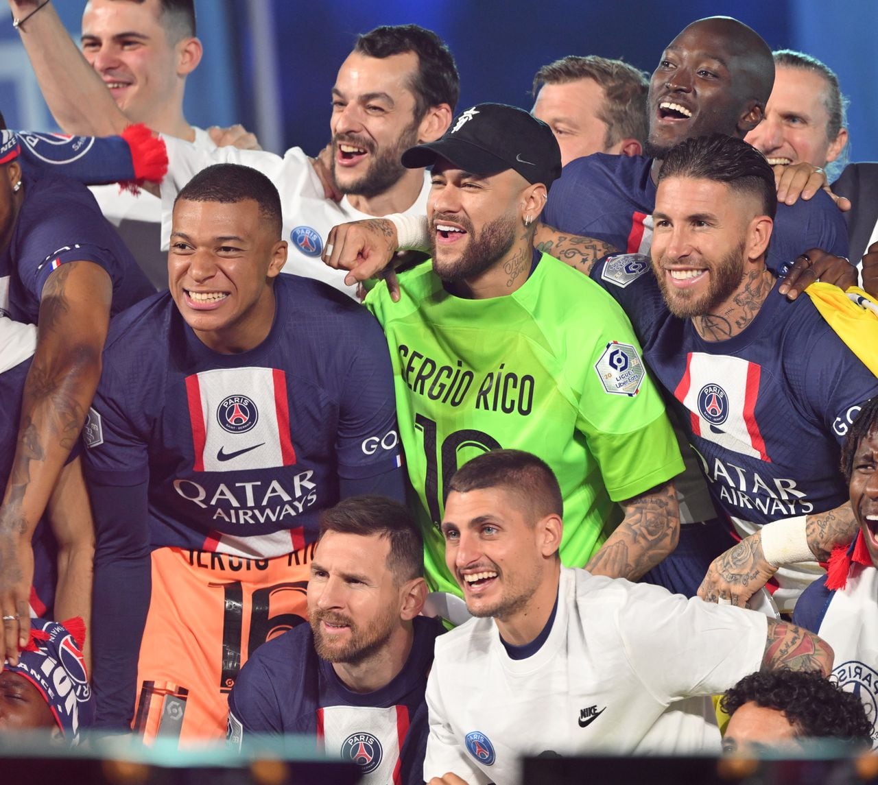 Messi y sus excompañeros del PSG celebrando la obtención de la Ligue 1