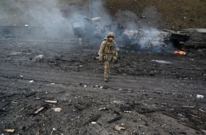 Militares ucranianos se han enfrentado con las fuerzas militares rusas en diferentes zonas de Ucrania, entre ellas en Kiev.