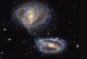 Imagen de una  danza galáctica triple captada por el Telescopio Espacial Hubble.