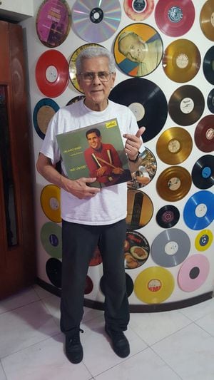 Uno de los álbumes más recordados de Orlando Marín es Qué Chévere (1964), que incluía el éxito Llegué y Besitos de Caramelo.