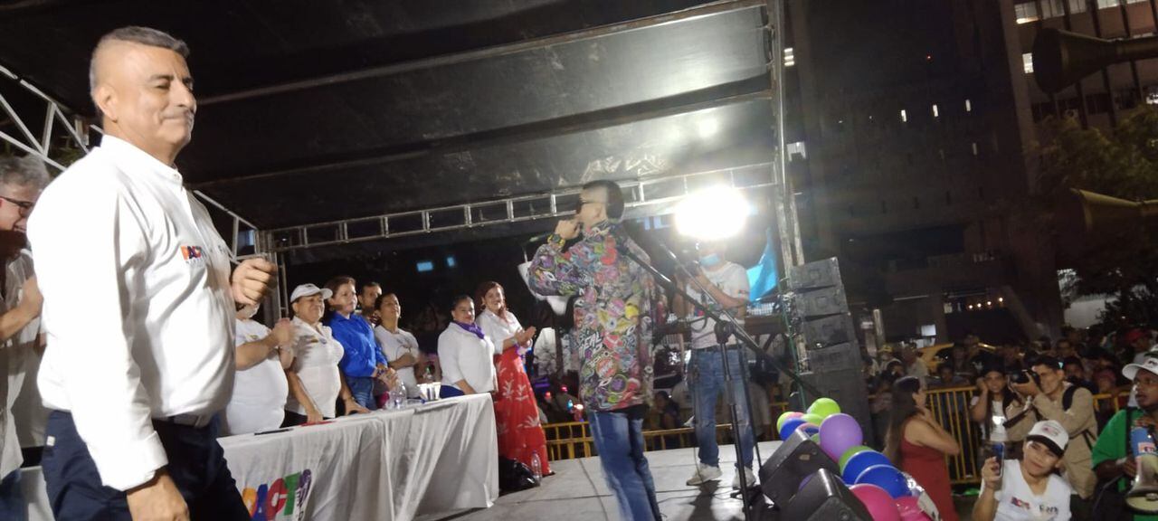 El cierre de campaña de Ferney Lozano candidato a la Gobernación del Valle, se llevó a cabo en la Plazoleta Jairo Varela.