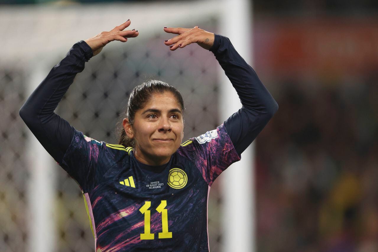 Catalina Usme de Colombia celebra minutos antes del final del partido de fútbol de octavos de final de la Copa Mundial Femenina entre Jamaica y Colombia en Melbourne, Australia, el martes 8 de agosto de 2023. (Foto AP/Hamish Blair)