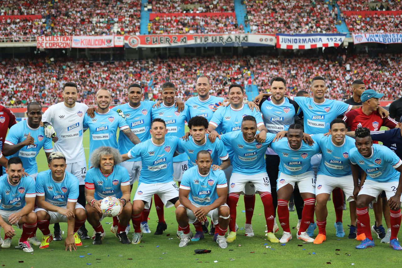 Varias figuras del fútbol se dieron cita en el Metropolitano para despedir a Sebastián Viera.