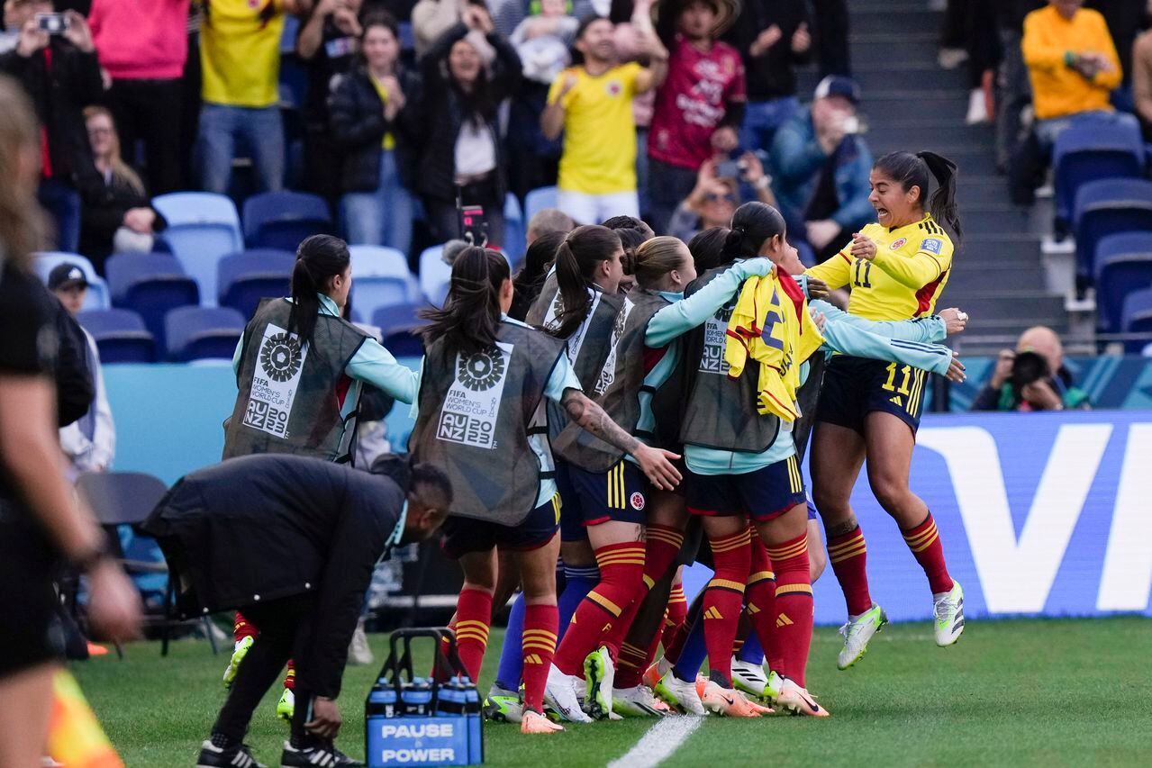 Las colombianas celebran el gol de Usme sobre Corea del Sur, en el Mundiiiiiiala femenino 2023.