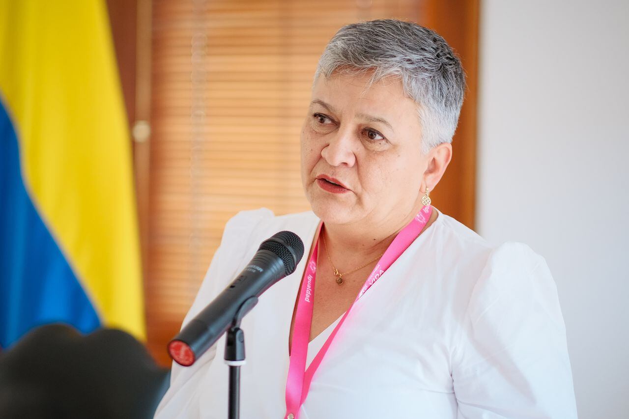 Múnera Medina es administradora pública. Fue representante a la Cámara y concejal de Medellín.